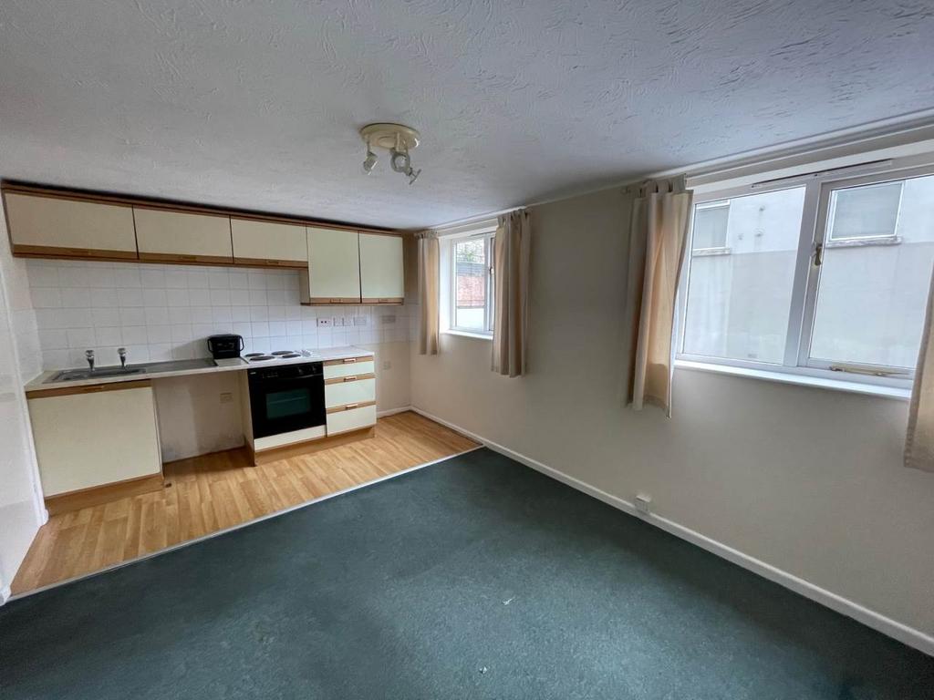 Coombend House, Coombend, Radstock 1 bed flat to rent £675 pcm (£156 pw)