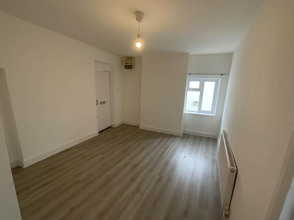 Station Road, Walthamstow, London 1 bed flat - £1,250 pcm (£288 pw)