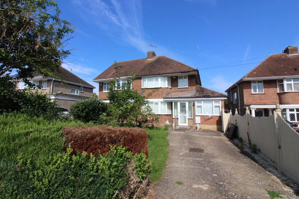 Station Road, Lower Stondon, Henlow, SG16 3 bed semidetached house £