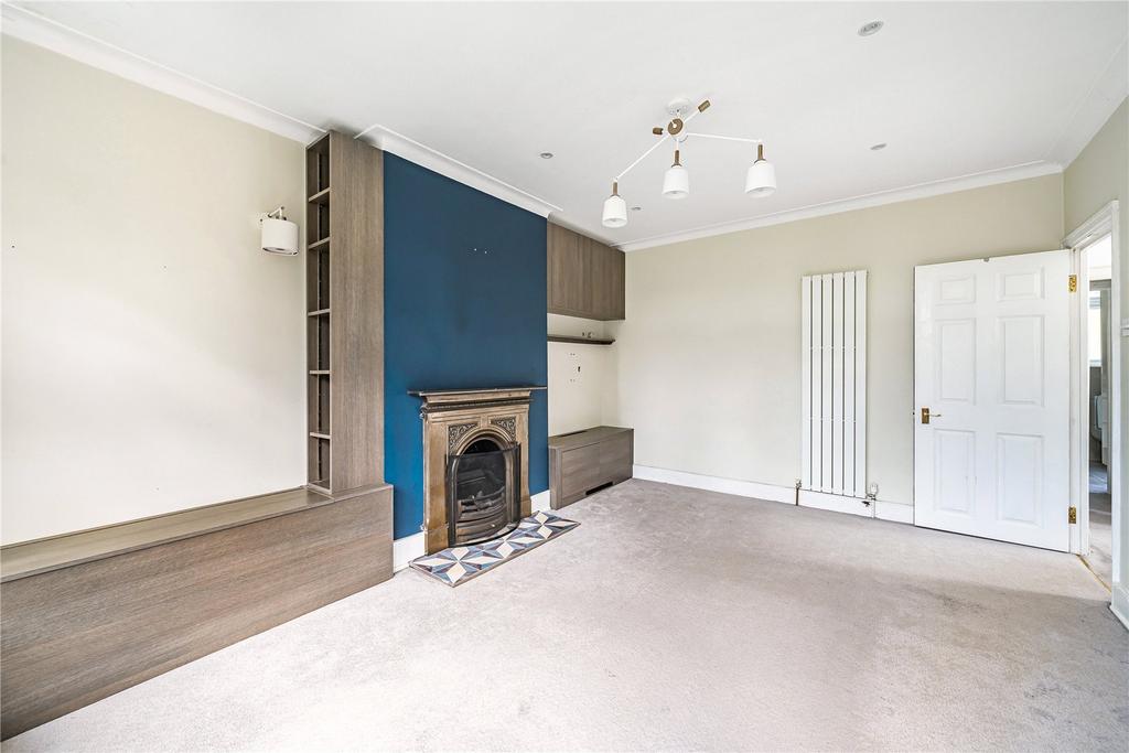 Winton Avenue, London, N11 3 bed apartment for sale £625,000