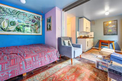 23b Kingsley Place, London, N6 5EA