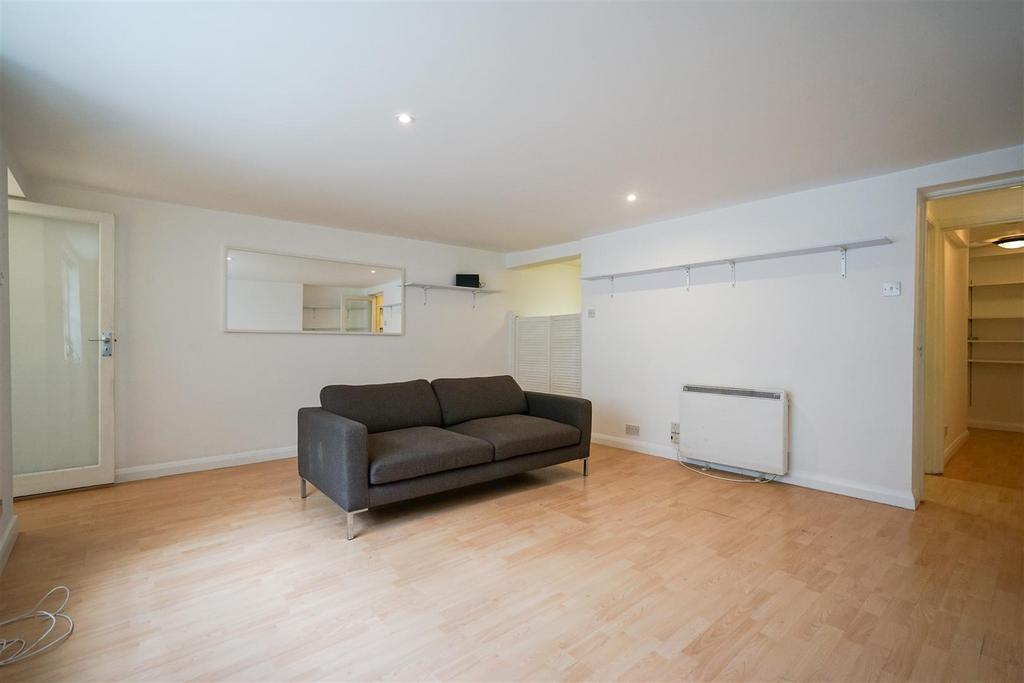 Albert Street, Camden Town, NW1 2 bed apartment £1,600 pcm (£369 pw)