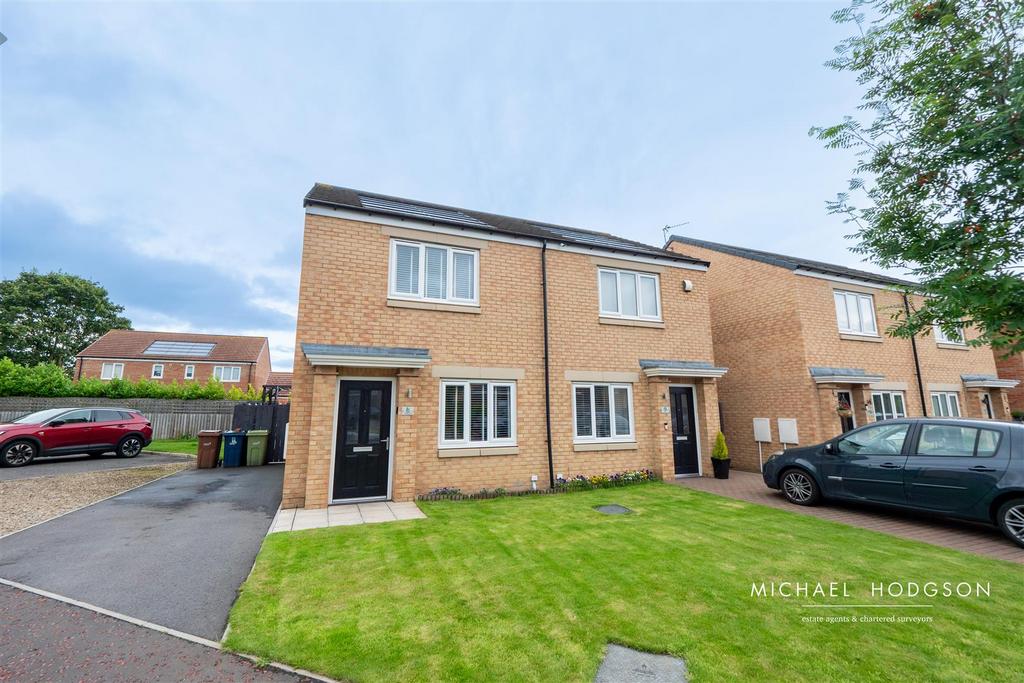 Oakdale, Thurcroft, Sunderland 2 bed semidetached house for sale £