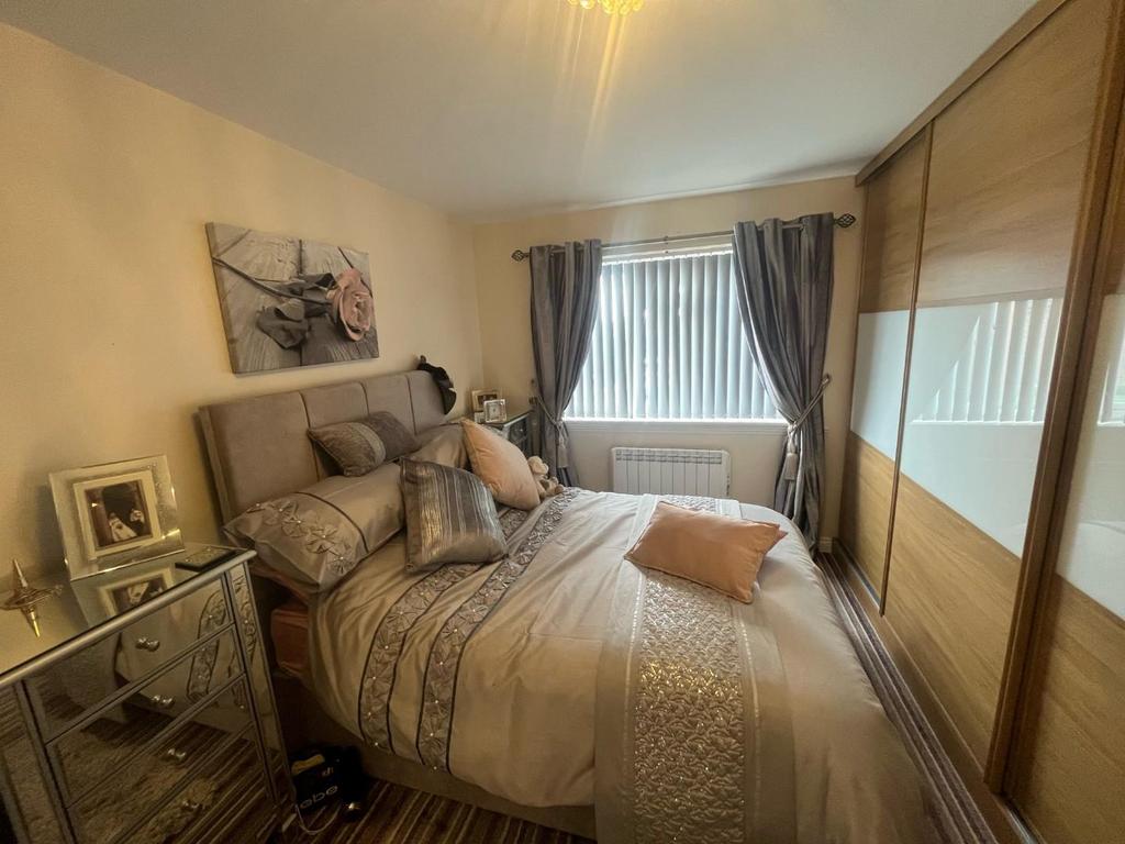 Bedroom 1.jpg