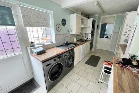20 Porter Road, Poole, BH17 7AW