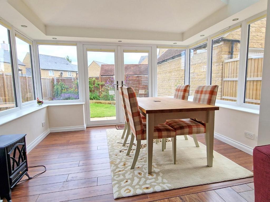 Kempton Close, Bicester 4 bed detached house for sale £499,995