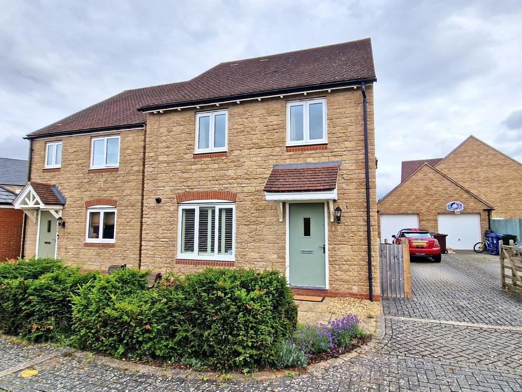 Kempton Close, Bicester 4 bed detached house £499,995