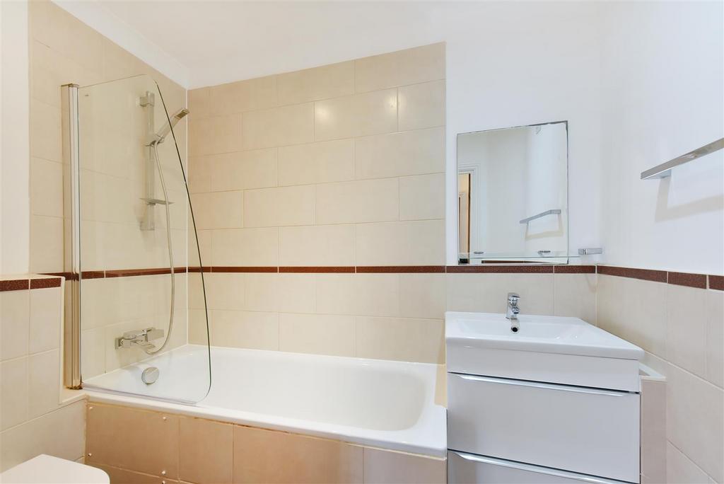 Flat 7 Brunel House (2).JPG