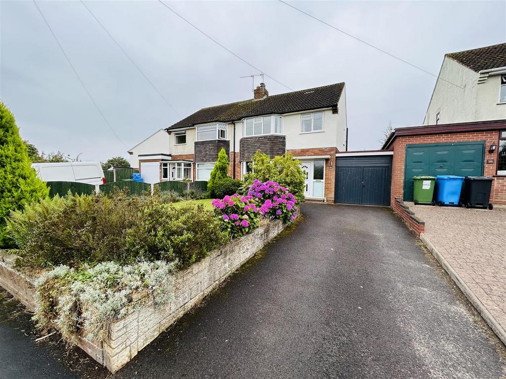 22 Deansfield Road, Brewood 3 bed semidetached house to rent £1,100 pcm (£254 pw)