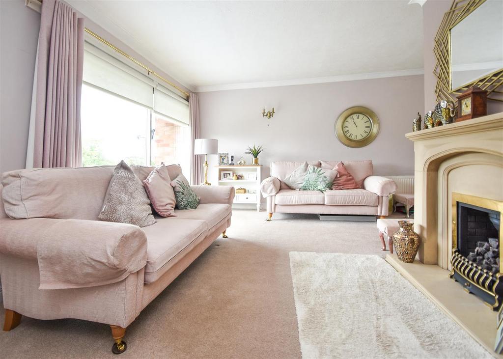 142 Bridgnorth Road, Wolverhampton 4 bed detached bungalow for sale £