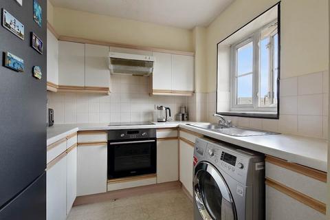 1 bedroom flat for sale, Kingfisher Way, London, NW10