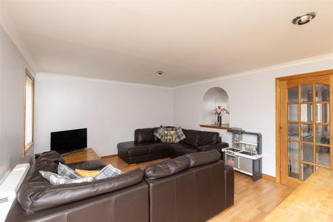 29 Glendevon Court, Rattray, Blairgowrie, PH10 7BA