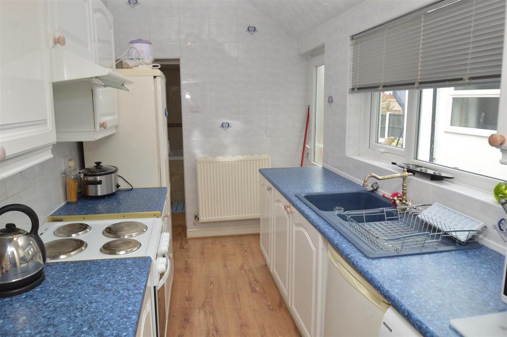 Langwith Road, Shirebrook 3 bed terraced house £110,000