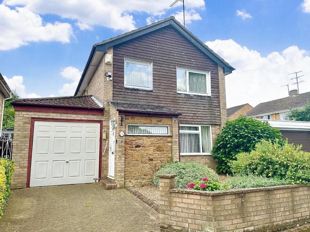 Pytchley Way, Brixworth, Northamptonshire NN6 3 bed detached house for