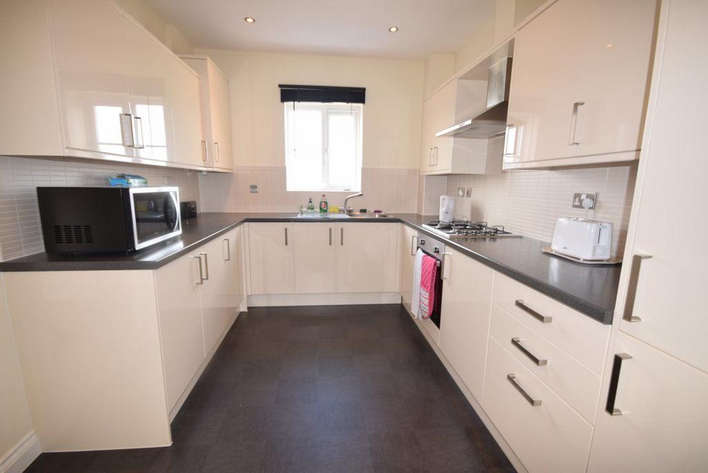 Watkins Way, Bideford 2 bed flat £695 pcm (£160 pw)
