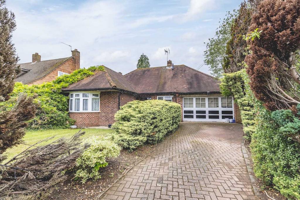 Dropmore Road, Burnham SL1 2 bed bungalow for sale £775,000