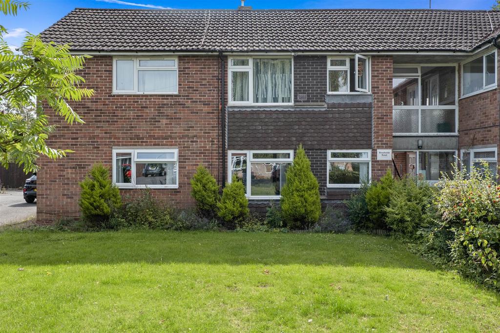 Brookside Road, StratfordUponAvon 2 bed flat for sale £180,000