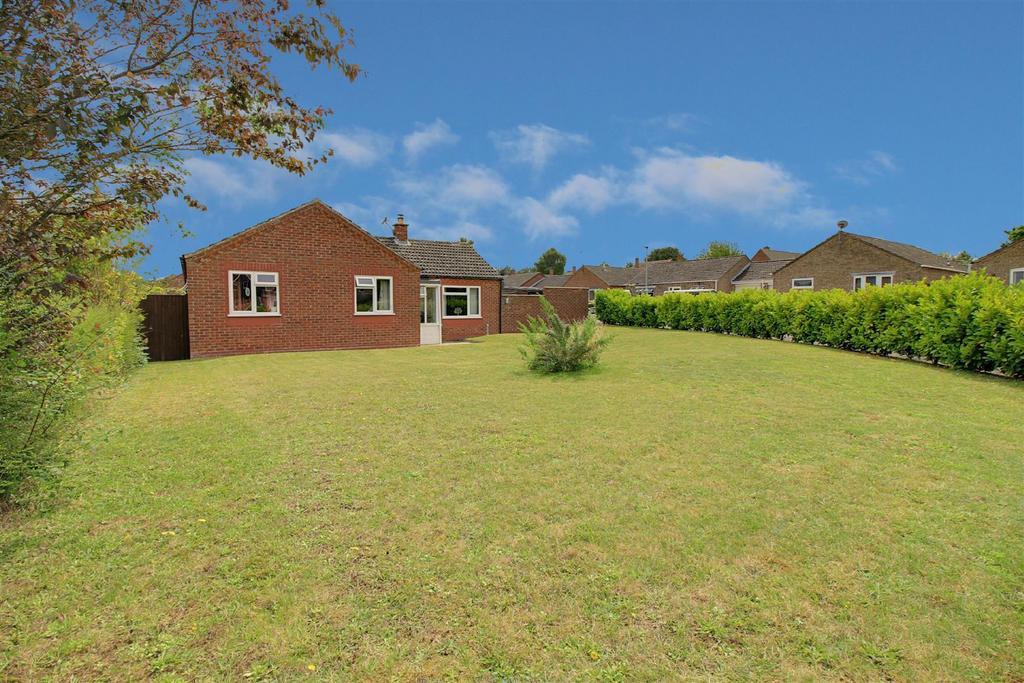 Lovell Gardens, Watton 3 bed detached bungalow for sale £290,000