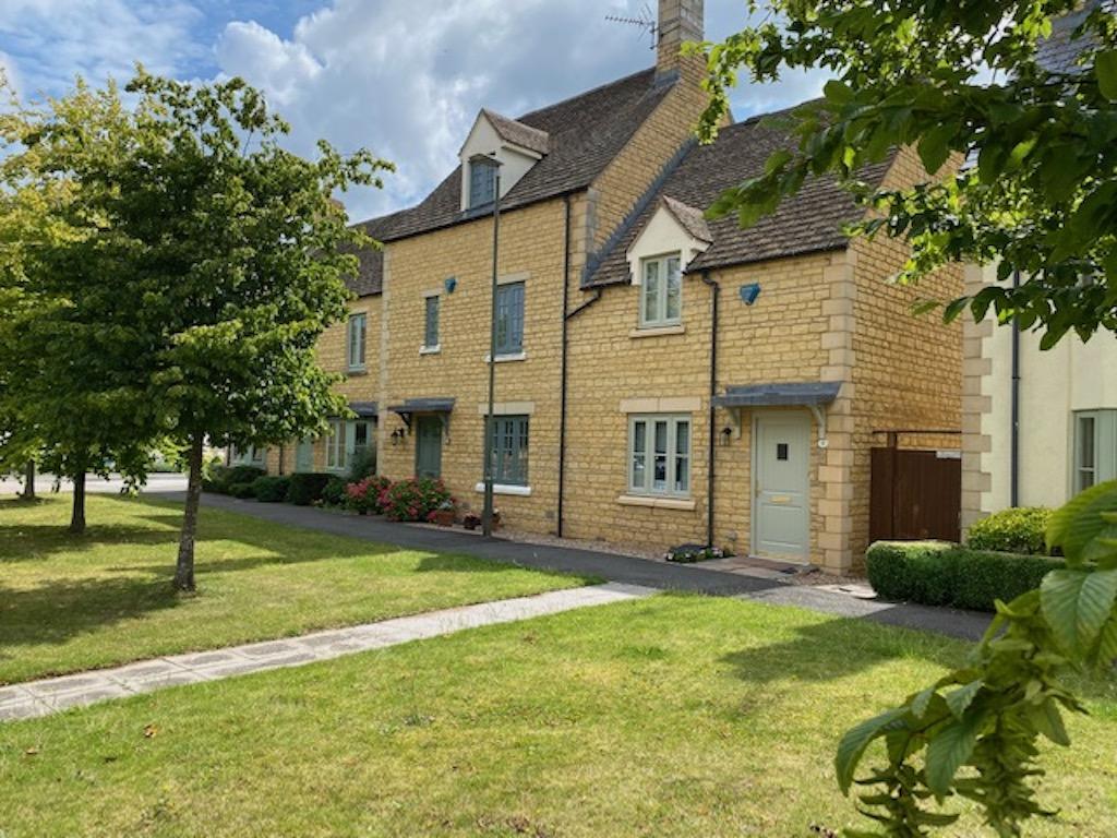 MORETON IN MARSH Blenheim Way 2 bed terraced house £360,000