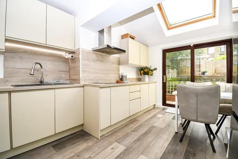 5 Brooklands Drive, Yeadon, Leeds, LS19 7RT