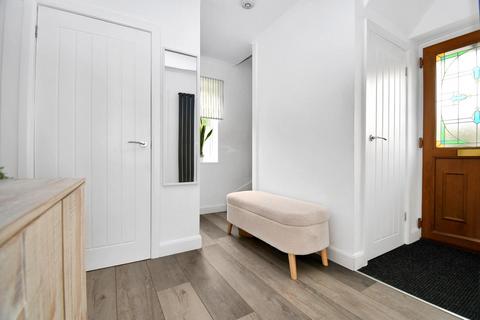 5 Brooklands Drive, Yeadon, Leeds, LS19 7RT
