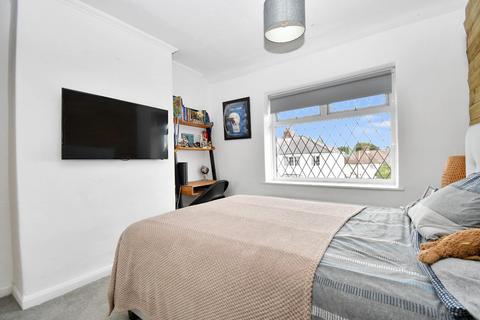 5 Brooklands Drive, Yeadon, Leeds, LS19 7RT