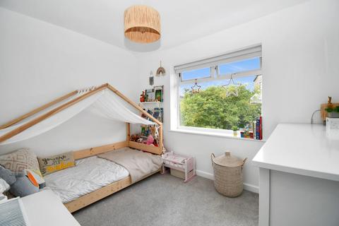 5 Brooklands Drive, Yeadon, Leeds, LS19 7RT