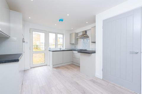 14 Cotswold Close, Basingstoke, RG22 5BA