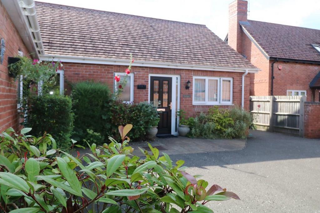 Herbert Bond Drive, Kenilworth 2 bed semidetached bungalow £1,295