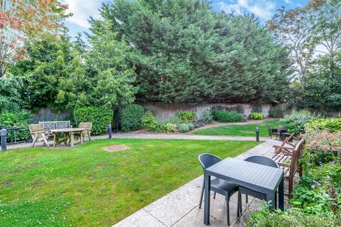 1 bedroom apartment for sale, Mandeville Court, Darkes Lane, Potters Bar, Hertfordshire, EN6 1BZ