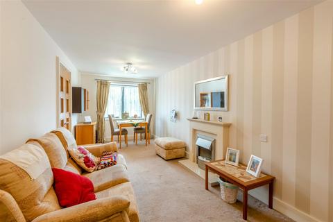 1 bedroom apartment for sale, Mandeville Court, Darkes Lane, Potters Bar, Hertfordshire, EN6 1BZ