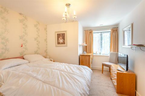 1 bedroom apartment for sale, Mandeville Court, Darkes Lane, Potters Bar, Hertfordshire, EN6 1BZ