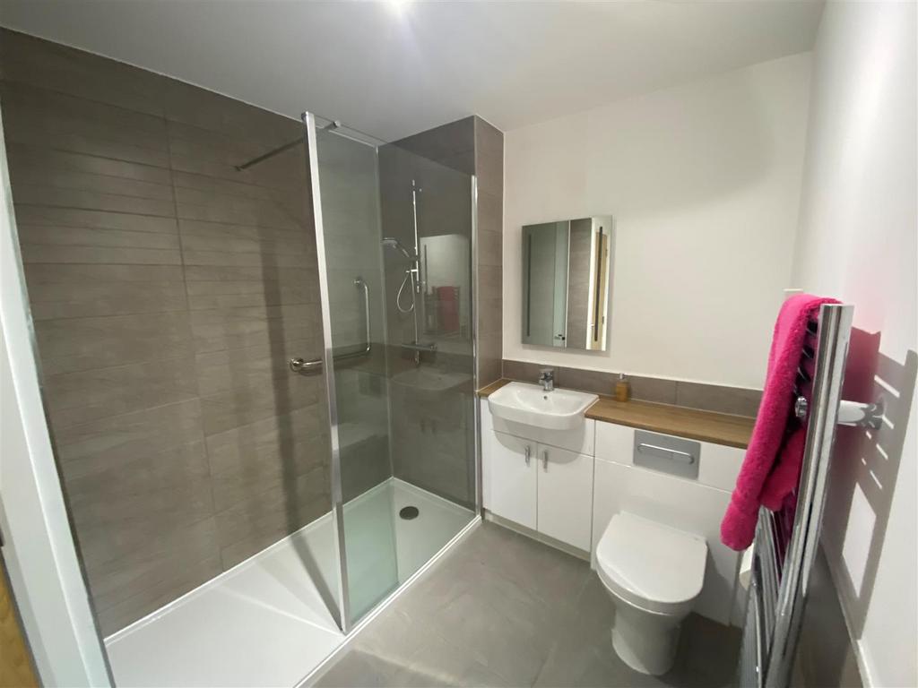 Picture 6 En Suite.jpg