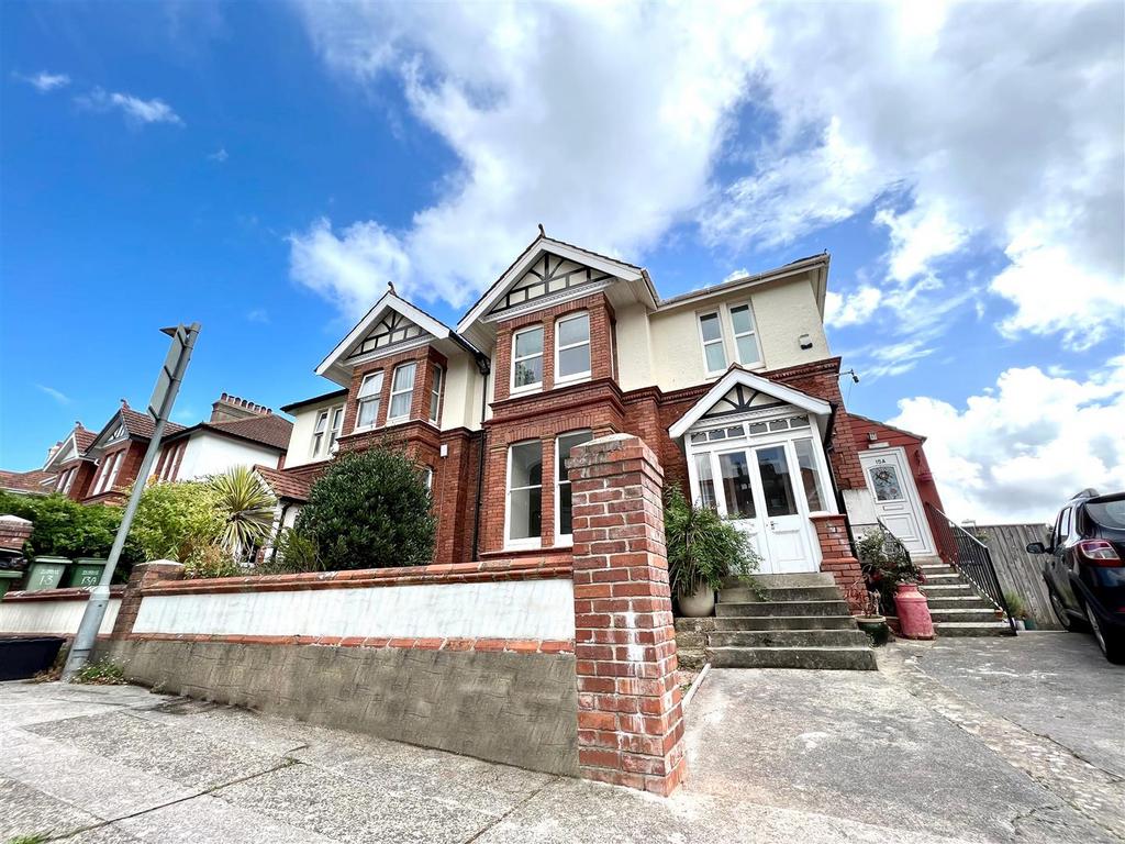 Elmsleigh Park, Paignton TQ4 2 bed flat £925 pcm (£213 pw)