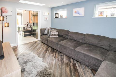 11 Broomfields, Denton, Manchester, M34 3TH