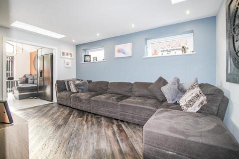 11 Broomfields, Denton, Manchester, M34 3TH