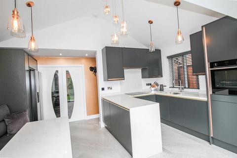 11 Broomfields, Denton, Manchester, M34 3TH