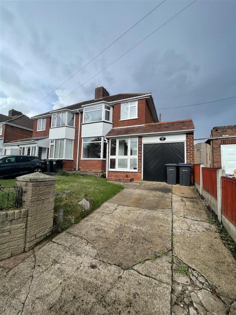 Beacon Road,Kingstanding 3 bed semidetached house to rent £1,150 pcm