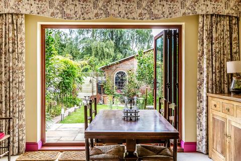 Hillcot Chapel Lane, Westhumble, Dorking, RH5 6AH