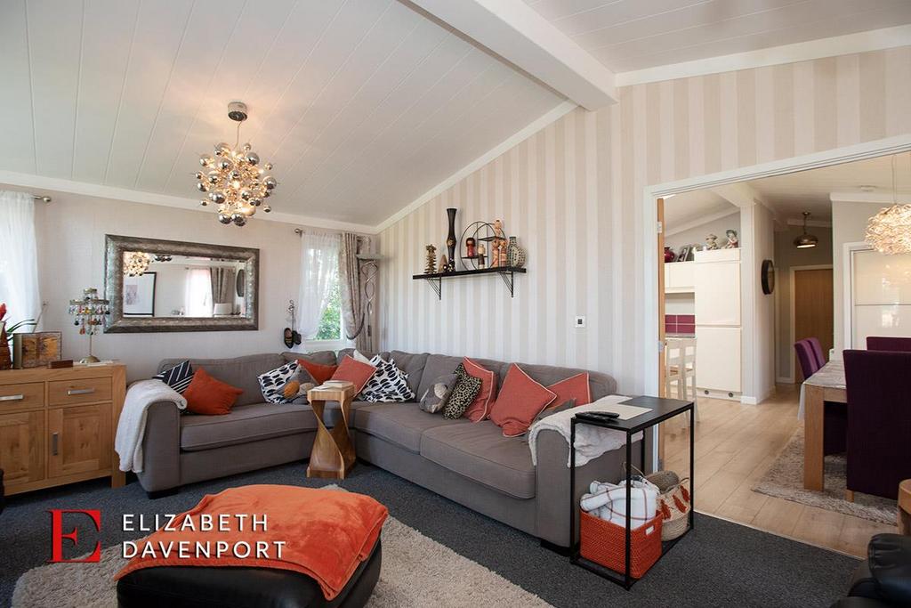 Red Lane, Burton Green, Kenilworth 2 bed park home for sale £265,000