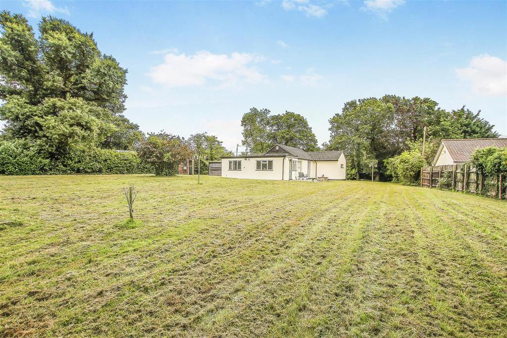 Clapgate, Chivers Road, Stondon Massey, Brentwood 3 bed detached