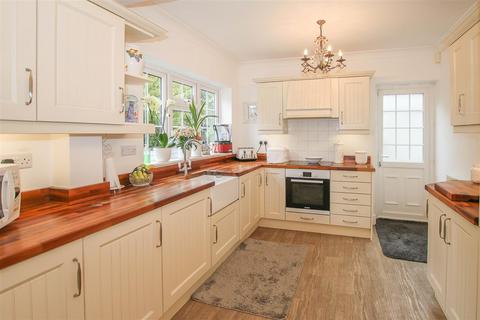 4 bedroom detached house for sale, School Road, Kelvedon Hatch, Brentwood.