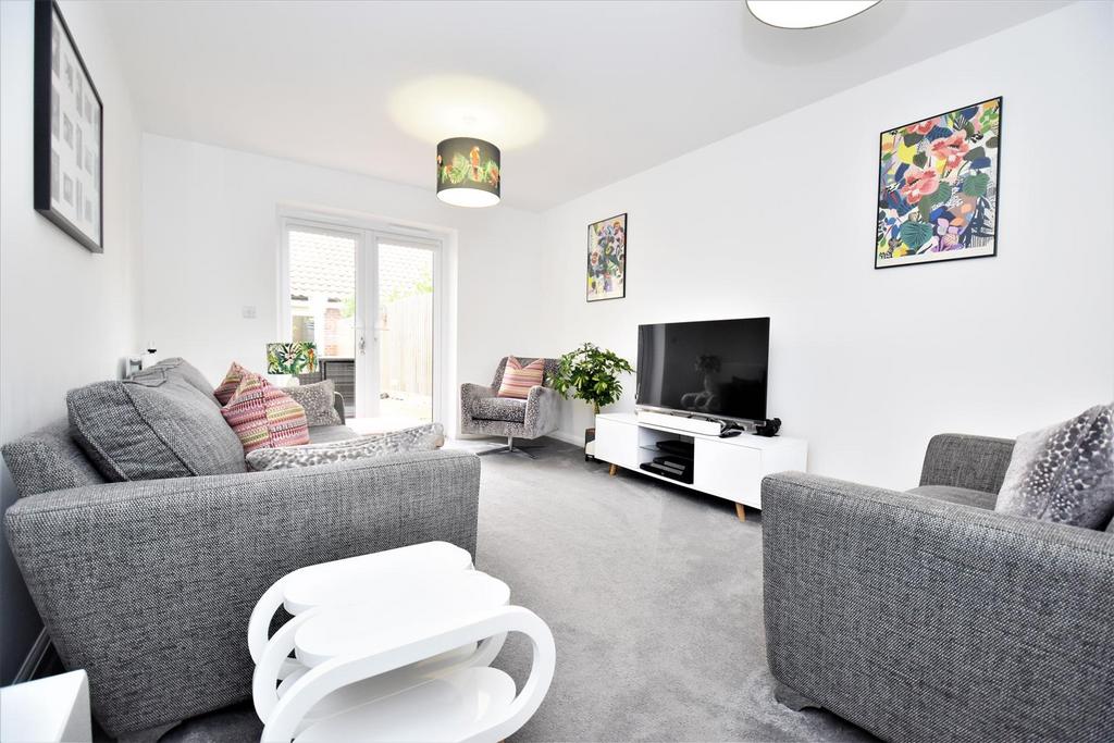 Elizabeth Gardens, Rochford 4 bed semidetached house £485,000