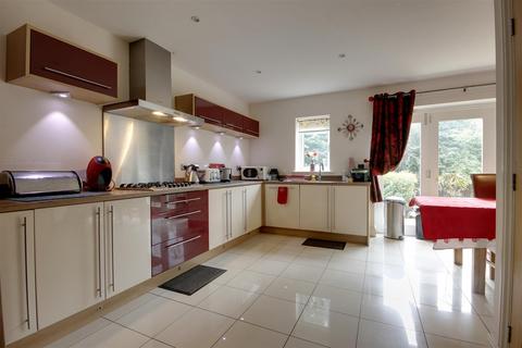 4 bedroom detached house for sale - Scholars Drive, Hull