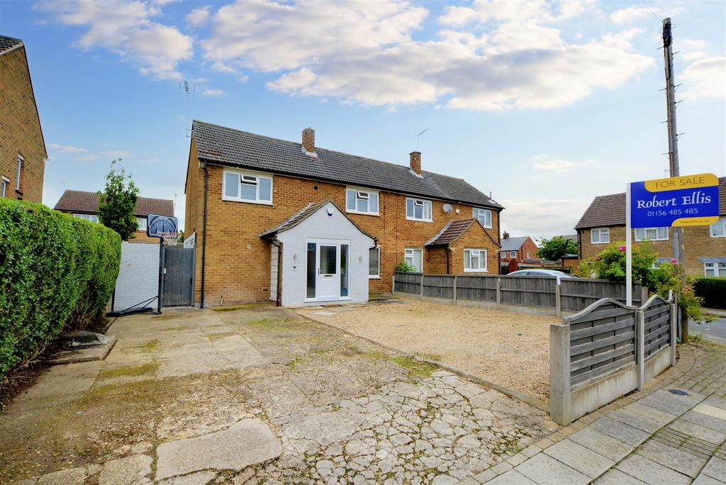 Abbots Close, Nottingham 3 bed semidetached house for sale £240,000