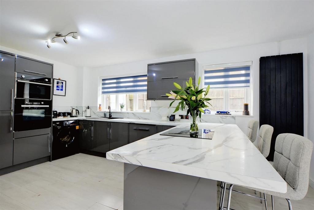 Kitchen 3.jpeg
