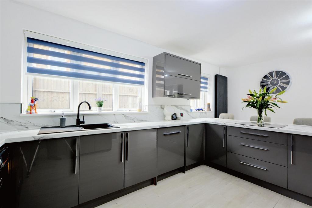 Kitchen 1.jpeg