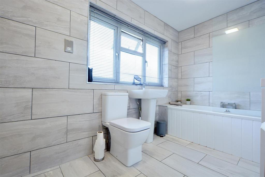 Bathroom 1.jpeg