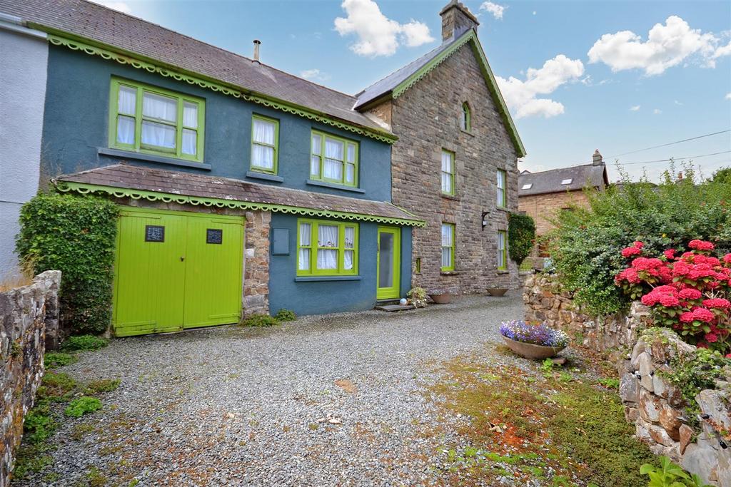 Marine Road, Broad Haven, Haverfordwest 5 bed end of terrace house for