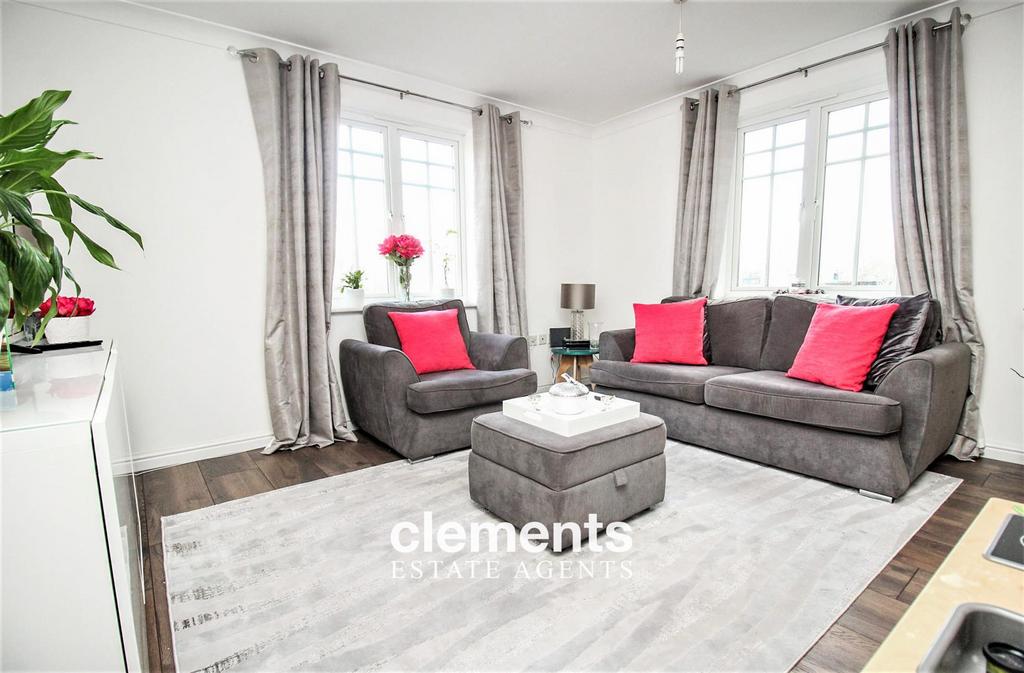 Earlswood Court, Apsley HP3 2 bed flat £1,250 pcm (£288 pw)